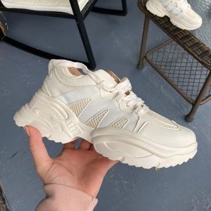 chunky dad sneaker